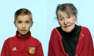 Ein Junge und eine ältere Frau reden über das Thema "Alter(n)"