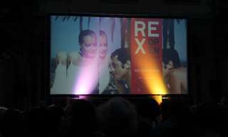 Leinwand des REX Openair Kinos im Berner Generationenhaus