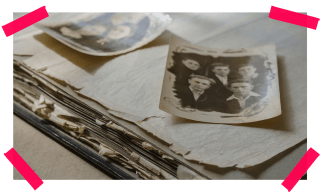 Album mit alten schwarz-weiss Fotos